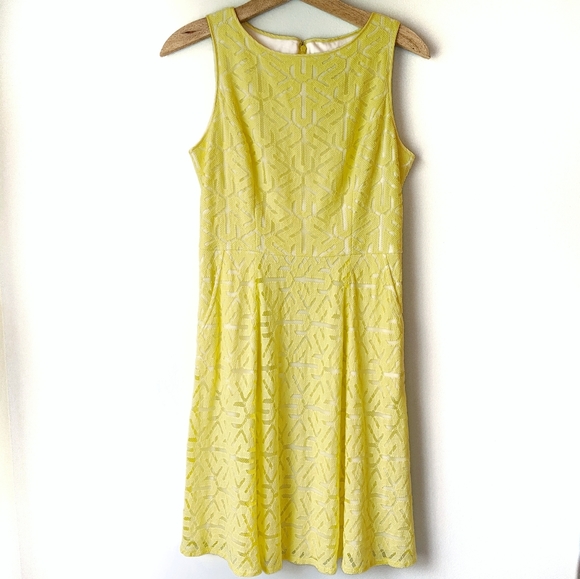 Adrianna Papell Dresses & Skirts - Adrianna Papell Sleeveless Lace Dress